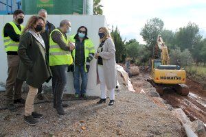 Benicàssim repara el talud de la tubería de agua potable que alimenta el depósito de La Parreta