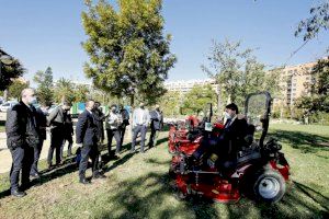 El Ayuntamiento de Alicante presenta el nuevo servicio de parques y jardines 'Brota' con maquinaria más eficiente y sostenible