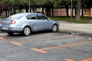 El PSOE denuncia que la concesionaria de la zona ORA crea confusión con la nueva zona naranja de estacionamiento