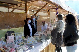 Les Coves de Vinromà abre la Feria de Navidad para incentivar las compras navideñas