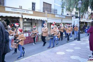 Oropesa del Mar despide la XV edición de su Mercat de Nadal al ritmo de la dolçaina y el tabal