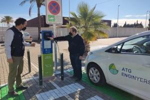 El Ayuntamiento de Moncofa pone en marcha el primer punto de recarga gratuito de vehículos eléctricos