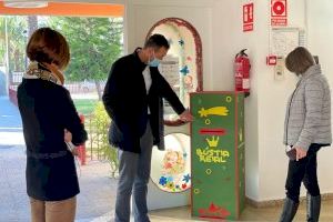 Promoción Lingüística envía 14.000 cartas e instala buzones reales en los colegios y escuelas infantiles municipales de Elche para fomentar el uso del valenciano