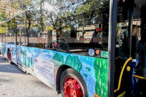 Autobús ilustrado con el dibujo ganador del concurso de la Semana Europea de la Movilidad Sostenible