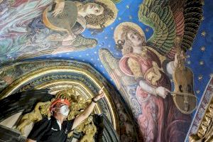 Las graves filtraciones en la Catedral de Valencia dañan los Ángeles Músicos del interior