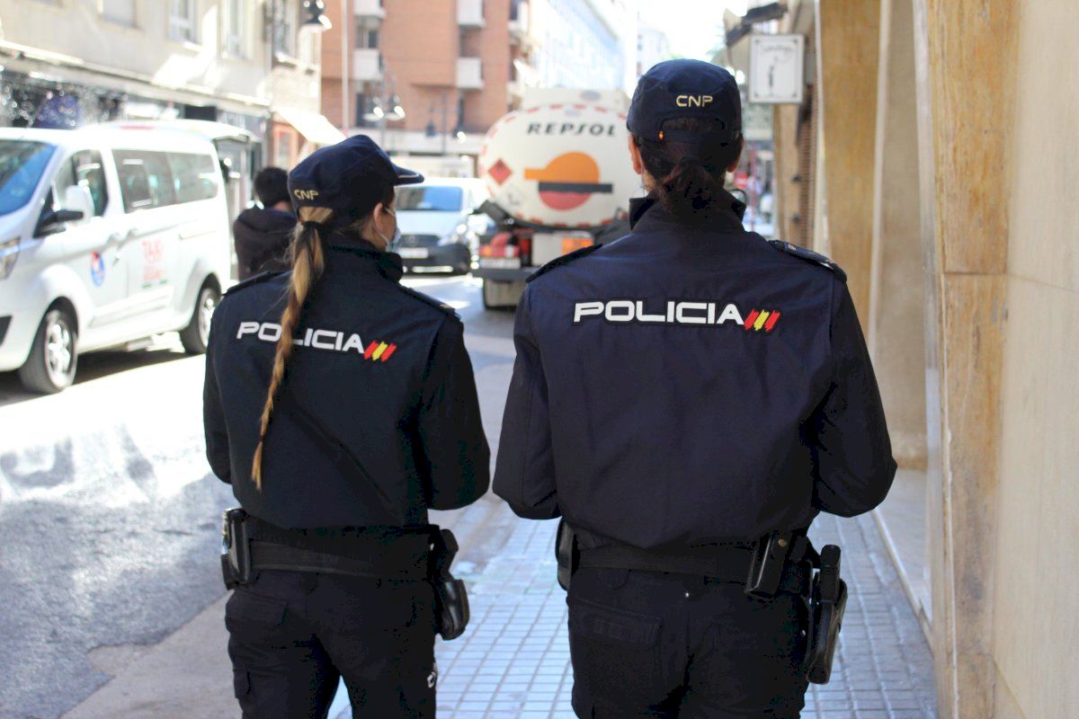 Dos joves agredeixen brutalment la seua germana menor a València per obrir-se un compte en una xarxa social