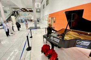 El Hospital de Manises, primer centro público valenciano con un piano de cola que humaniza la experiencia sanitaria