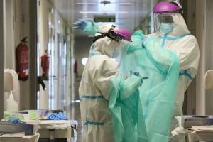 Los enfermeros valencianos lamentan que se les culpabilice de los contagios por celebrar cenas de Navidad