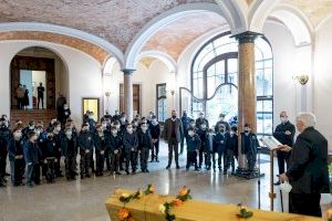 La Escolanía de la Virgen de los Desamparados felicita la Navidad al cardenal Cañizares interpretando villancicos populares