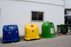 Benitatxell fomenta el reciclatge i la recollida separada amb la compleció de totes fraccions de residus a les illes de contenidors del nucli urbà