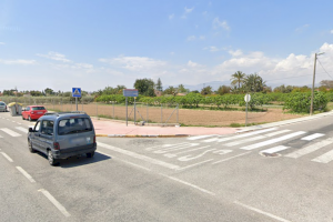 CONTIGO Elche solicita un semáforo en la salida del Colegio Els Garrofers de Matola