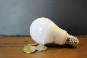 Els valencians paguen enguany la factura de la llum un 21% més cara que en 2018