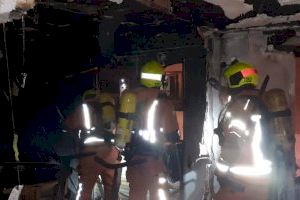 Els bombers intervenen en un incendi a Alaquàs en la primera matinada de l'any