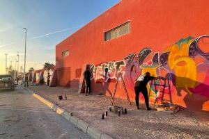Torrevieja despide al artista “House” con un homenaje en forma de graffiti en el Campo de Fútbol Municipal “Vicente García”