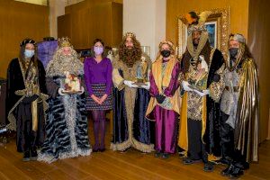 Los Reyes Magos llegan a Elche para recibir las cartas con los regalos de los niños y niñas del municipio