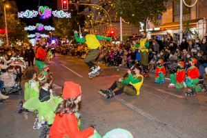 Una espectacular cabalgata de Reyes Magos devuelve la ilusión a  los niños y niñas de Elche