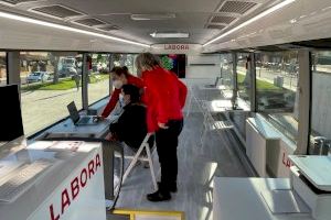 Pilar de la Horadada es el primer municipio de la provincia de Alicante en recibir el Autobús itinerante del Labora