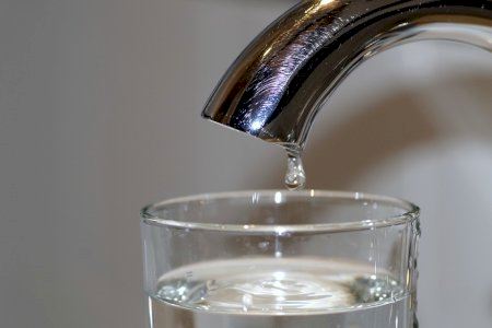 Salud pública declara apta para el consumo humano el agua potable de Sierra Perenchiza