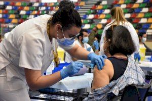 Més d'un 75% dels docents valencians ja han rebut la dosi de record contra el coronavirus