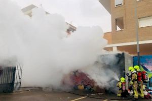 El incendio de un bajo sorprende a los vecinos de un bloque de viviendas en Alicante