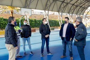 El Ayuntamiento de l’Alfàs remodela la superficie de juego de la pista multideporte cubierta