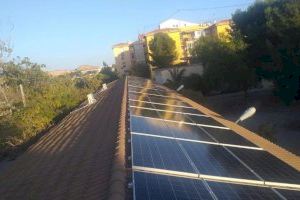 Tres empresas optan al concurso de mejora de la eficiencia energética en 30 edificios municipales de Alicante con placas solares