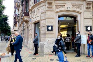 Roban 140 dispositivos de la tienda Apple de Valencia