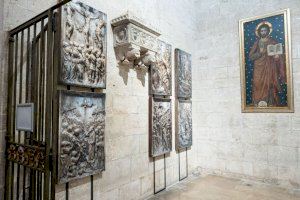 La Catedral de Valencia exhibe reproducciones del retablo del Santo Cáliz