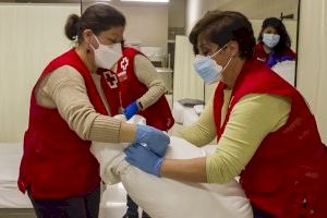 Cruz Roja prevé realizar 68.000 llamadas a colectivos vulnerables y pone en marcha la atención a los sin techo ante la alerta por frío