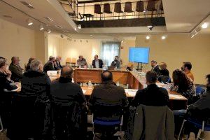 Reunión de Bascuñana con empresarios oriolanos para valorar las alegaciones del Ayuntamiento de Orihuela al Plan de Acción Territorial (PAT)