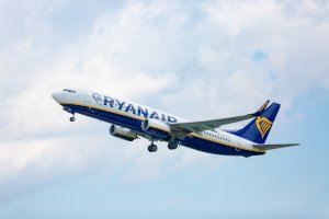 Multan con 24.000 euros a Ryanair por cobrar el equipaje de mano