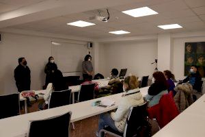 Vila-real abre una nueva edición de los cursos de valenciano para recién llegados y para padres y madres