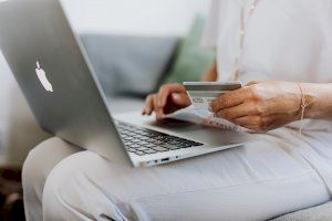 Radiografía del e-commerce en 2021:  El 65 % de españoles compró al menos 2 productos online al mes