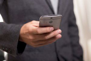 Compte amb els ciberdelinqüents: suplanten SMS i trucades per accedir a les teues dades