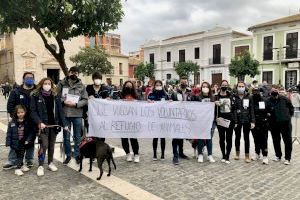 Protesta en San Antón en Paterna para que vuelva el voluntariado al refugio de animales