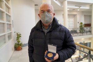 El artista burjassotense Vicente Espinosa Carpio galardonado con la medalla de oro de Forum Europa por su trayectoria profesional