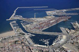La electrificación de los muelles del Puerto de València más cerca