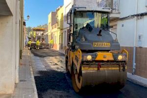 Torreblanca asfalta diversas calles urbanas del municipio