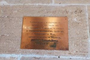 L'Ajuntament de València retira la placa de Rita Barberá a la Llotja