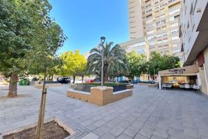 El Ayuntamiento de Elda finaliza las obras de rehabilitación de la Plaza del Donante para mejorar la accesibilidad y las zonas verdes