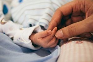 La Seguridad Social tramitó 472.015 permisos por nacimiento y cuidado de menor en 2021