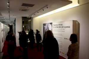 Cultura inaugura l’exposició itinerant de Francisco Brines a l’Institut Cervantes de Bordeus