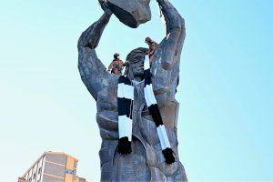 El gegant Tombatossals celebra el centenari del CD Castelló