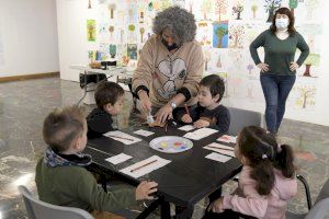 El taller ‘Las hojas de Villa Amparo’ inicia las actividades didácticas del Museu de la Rajoleria