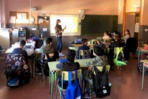 Benetússer explora los cambios de la adolescencia con un taller para alumnado y familias
