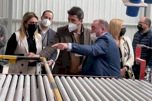 Mazón (PPCV) visita una empresa ceràmica a Castelló i aquestes són les seues propostes per al sector