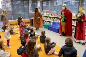 La Biblioteca Municipal d'Alaquàs inicia la programació de l'any 2022 amb un contacontes infantil
