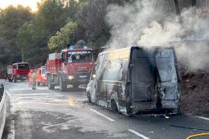 Dan por controlado el incendio de Serra tras quemar 4 hectáreas de Parque Natural