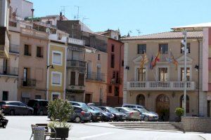 El Ayuntamiento de les Coves de Vinromà se opone al trazado de la línea de muy alta tensión y a las expropiaciones del proyecto del parque solar