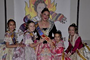 Cuatro falleras infantiles, protagonistas en la presentación de la Falla Barri La Ravalera de Burriana